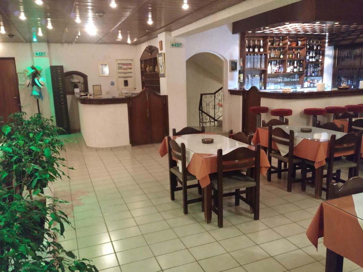 Efi Hotel 말리아 외부 사진