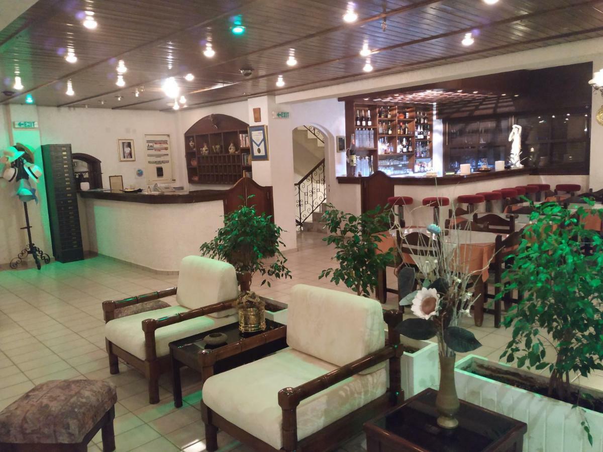 Efi Hotel 말리아 외부 사진